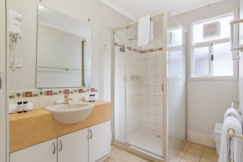 Discovery Parks - Woodman Point Superior 2 Bedroom Cabin - Sleeps 6 5