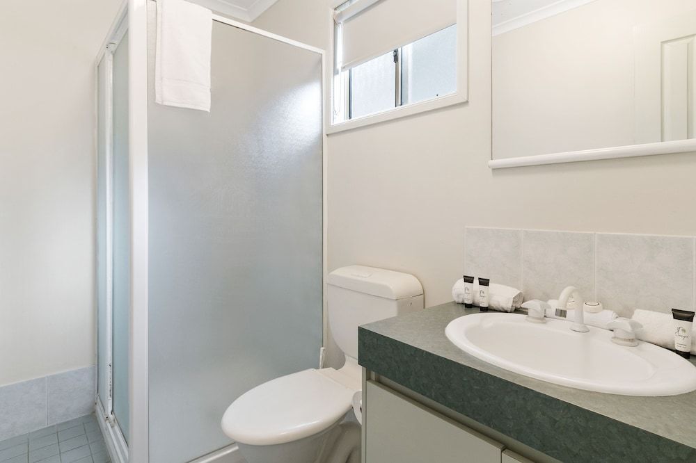 Discovery Parks - Woodman Point Superior 2 Bedroom Cabin - Sleeps 4 3