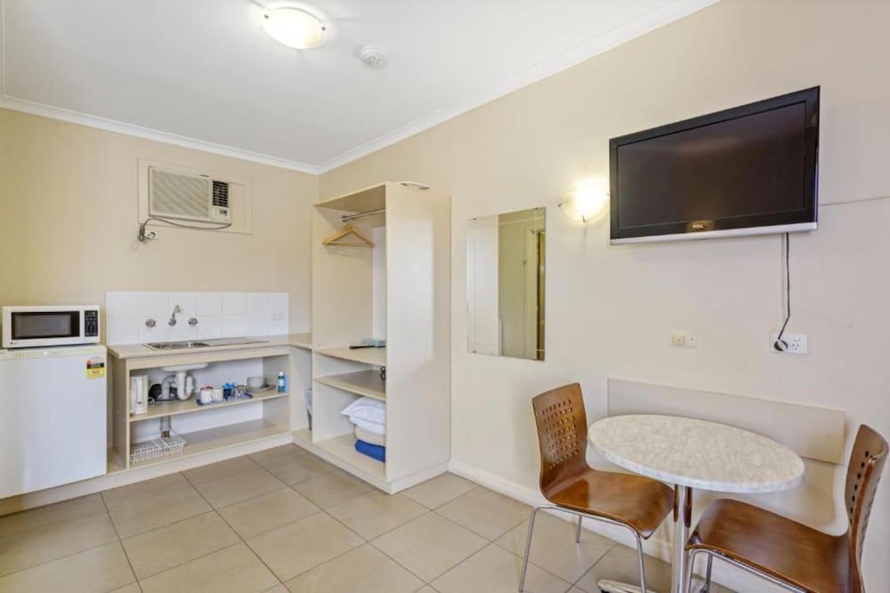 Discovery Parks - Port Augusta Standard Motel Room - Sleeps 2 5
