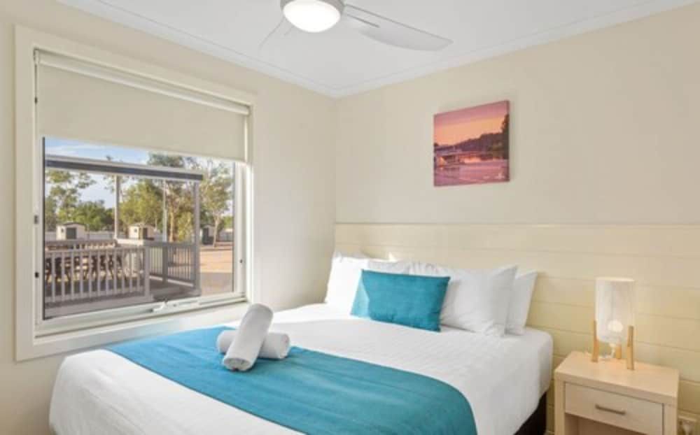 Deluxe 2 Bedroom Cabin - Sleeps 4