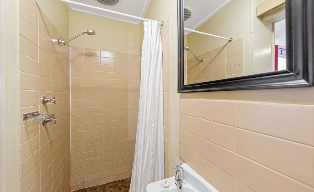 Discovery Parks - Port Augusta Standard Motel Room - Sleeps 4 4