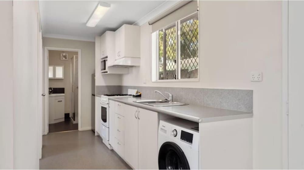 Discovery Parks - Pilbara, Karratha Superior 2 Bedroom Cabin - S4 (2 Queens) 3