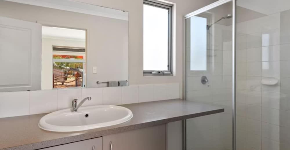 Discovery Parks - Pilbara, Karratha Deluxe 1 Bedroom Cabin 4