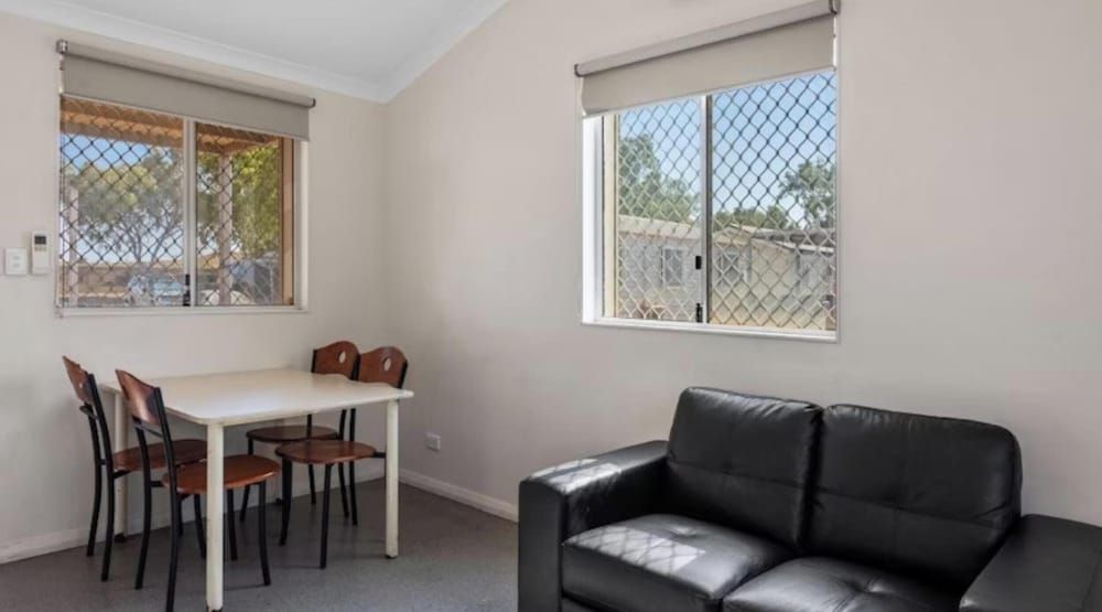 Discovery Parks - Pilbara, Karratha Superior 2 Bedroom Cabin - S4 (2 Queens) 6