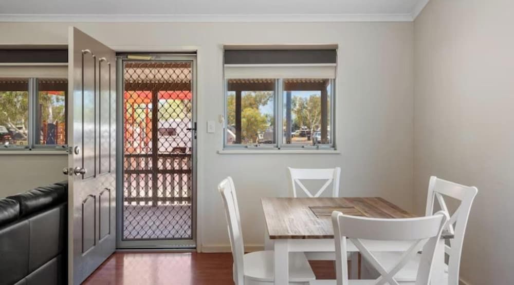 Discovery Parks - Pilbara, Karratha Deluxe 1 Bedroom Cabin 3