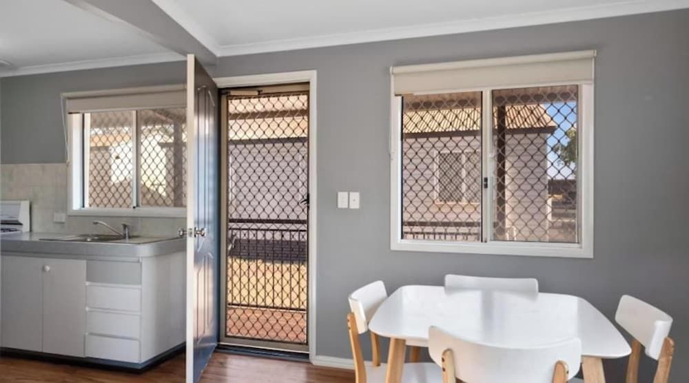 Discovery Parks - Pilbara, Karratha Superior 2 Bedroom Cabin - Sleeps 5 3