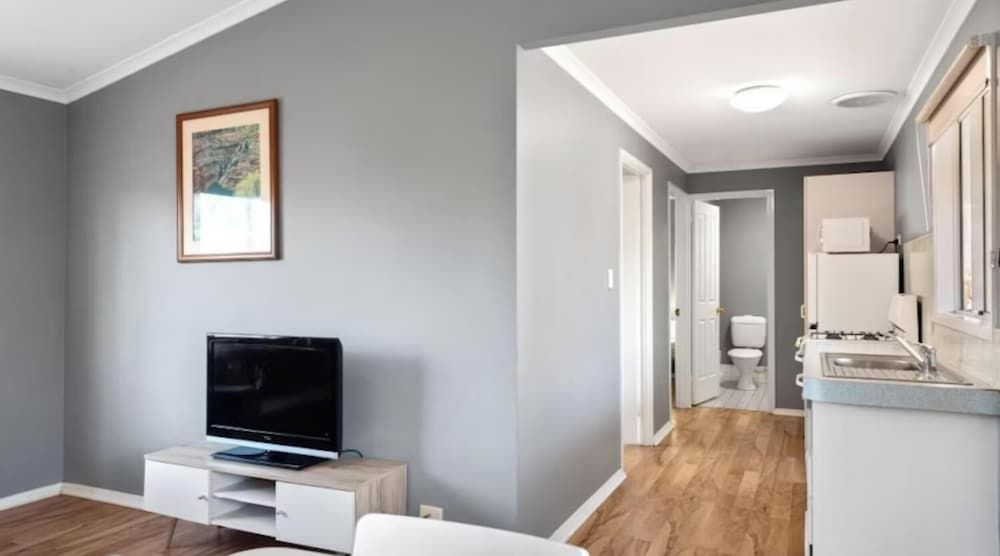 Discovery Parks - Pilbara, Karratha Superior 2 Bedroom Cabin - Sleeps 5 6