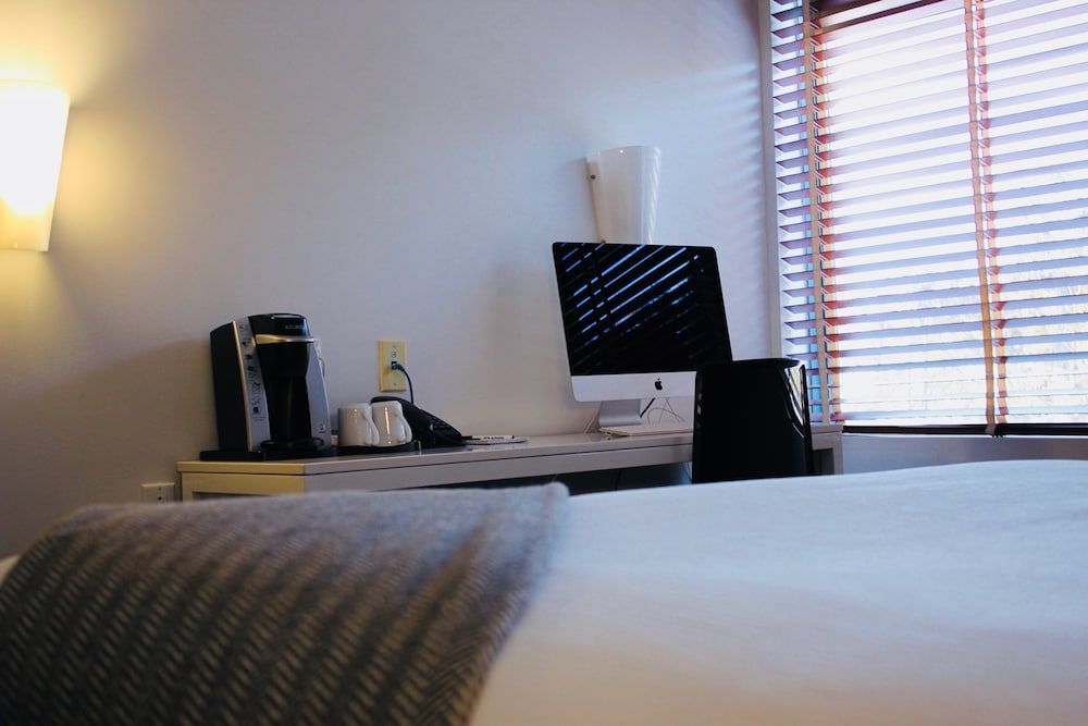 Hôtel Le Dauphin Saint-Hyacinthe Standard Room, 1 Queen Bed 2