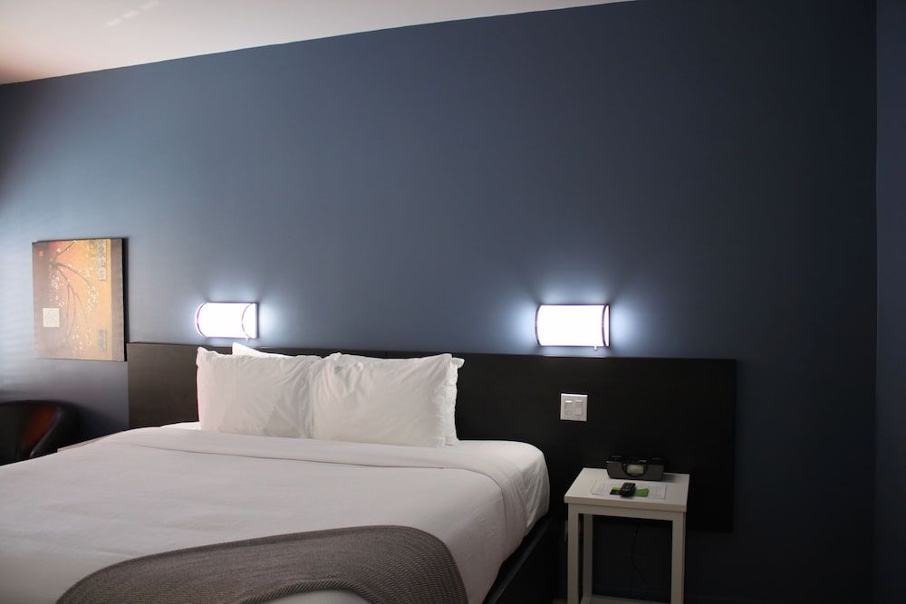 Hôtel Le Dauphin Saint-Hyacinthe Standard Room, 1 King Bed 4