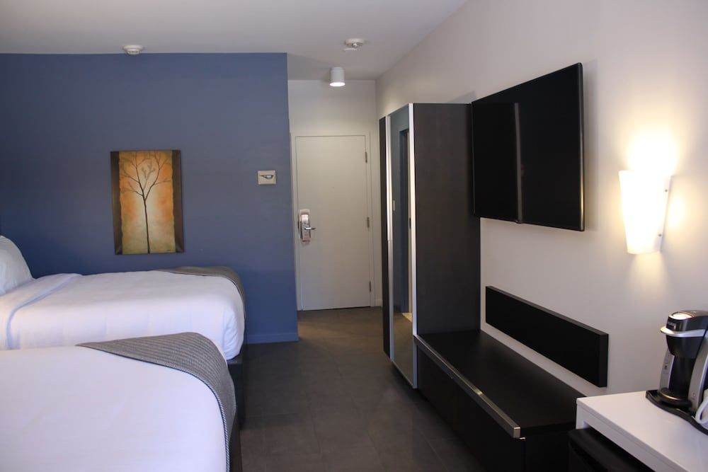 Hôtel Le Dauphin Saint-Hyacinthe Standard Room, 2 Queen Beds 6