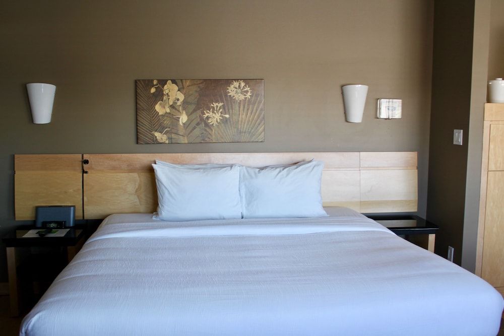 Hôtel Le Dauphin Saint-Hyacinthe Standard Room, 1 King Bed 5