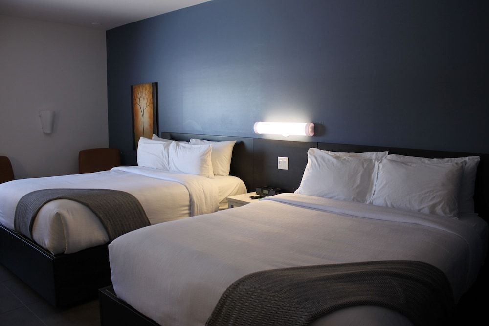 Hôtel Le Dauphin Saint-Hyacinthe Standard Room, 2 Queen Beds 5