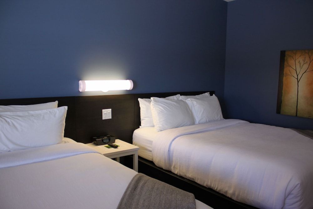 Hôtel Le Dauphin Saint-Hyacinthe Standard Room, 2 Queen Beds 10