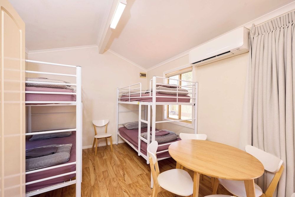 1 Bedroom Family Cabin - Shared Bathroom