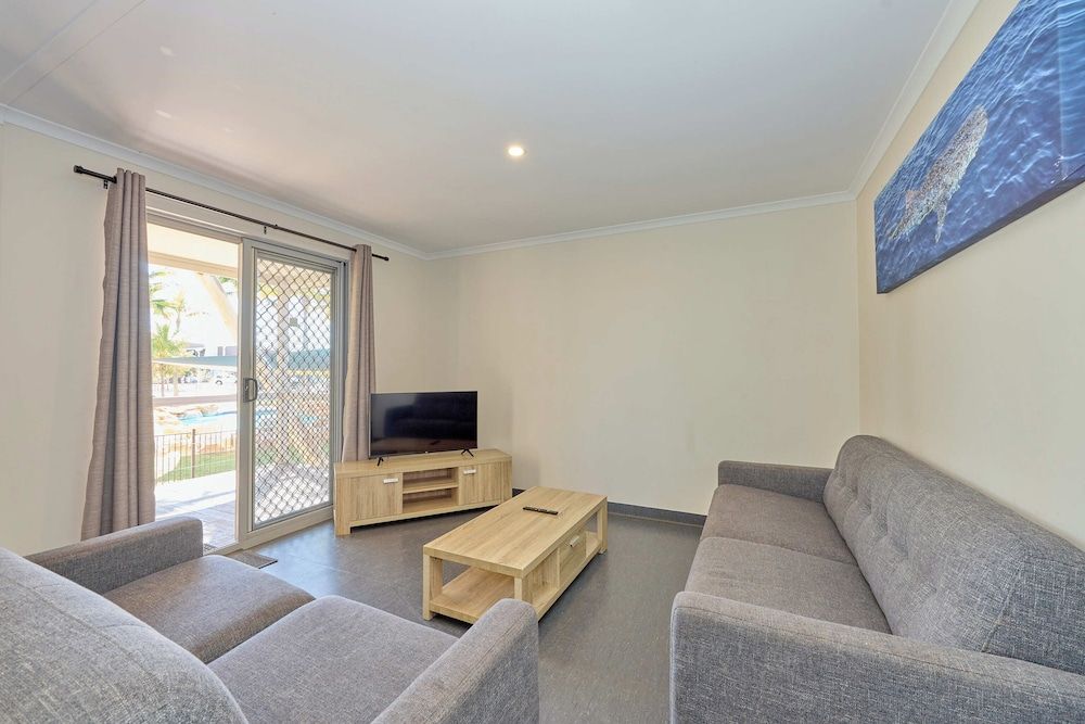 RAC Exmouth Cape Holiday Park 2 Bedrooms Pool View Cabin 6