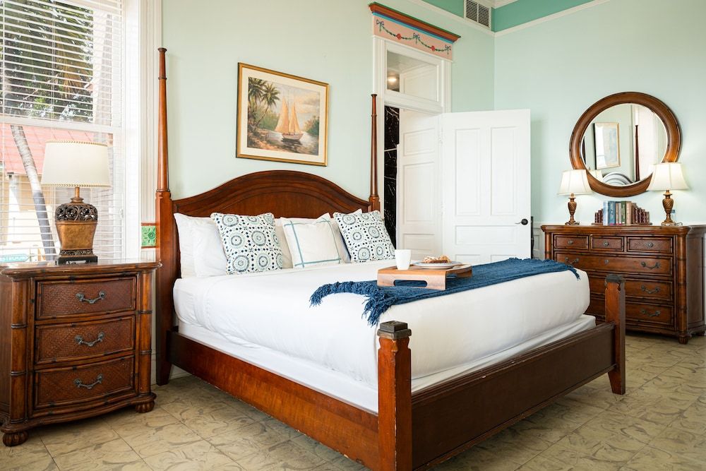 Mansion Room #107 - Ocean View - Adults Only