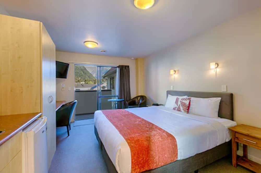 Bella Vista Motel Franz Josef Glacier Studio, 1 King Bed, Mountain View