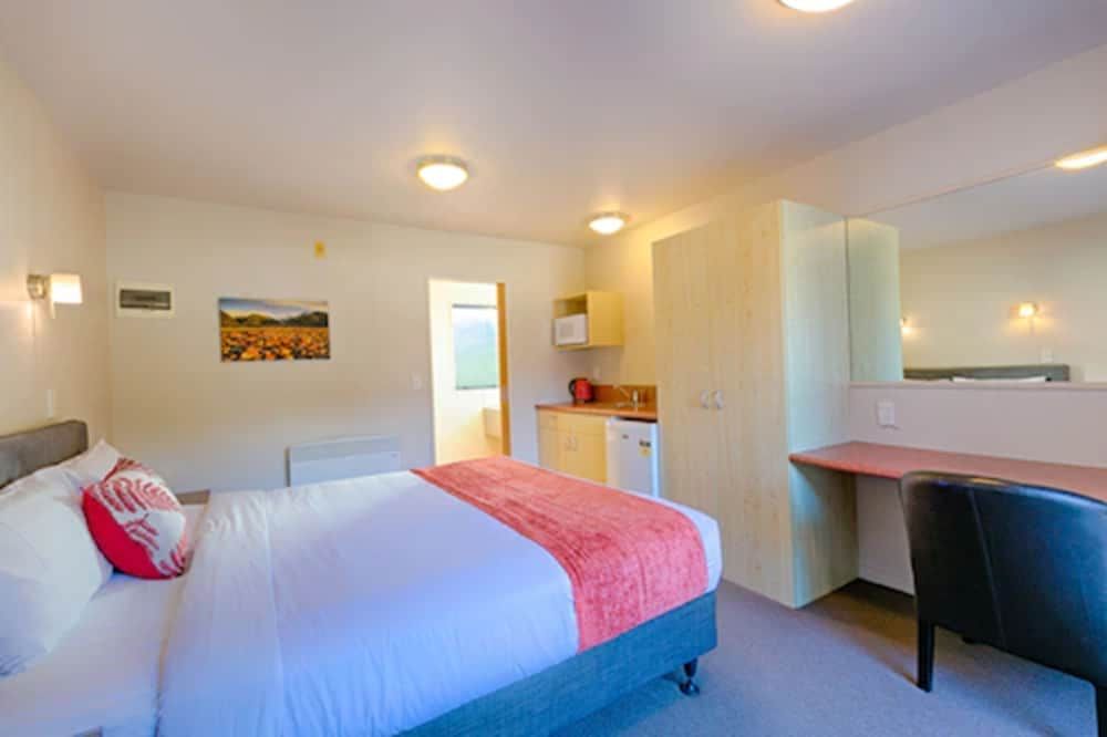 Bella Vista Motel Franz Josef Glacier Studio, 1 King Bed, Mountain View 2