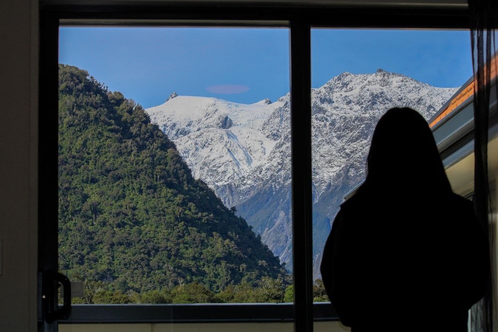 Bella Vista Motel Franz Josef Glacier Studio, 1 King Bed, Mountain View 4