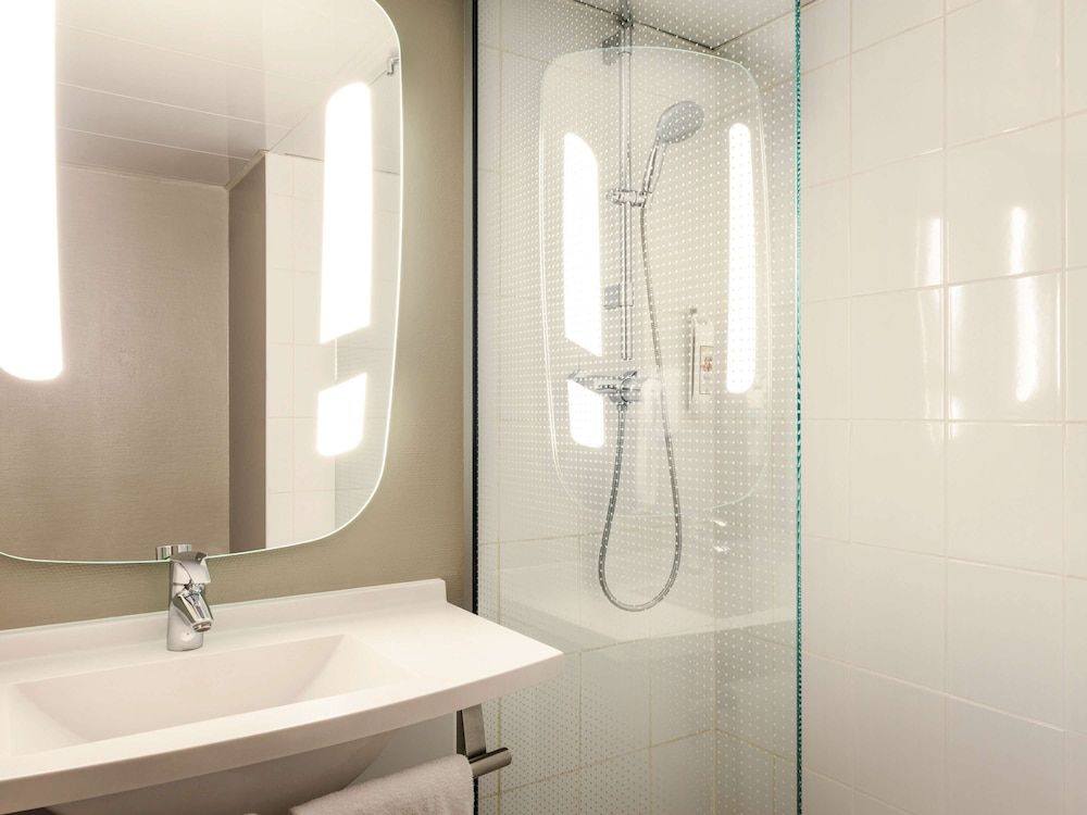 ibis Bordeaux Centre Gare Saint Jean Standard Room, 2 Twin Beds 4