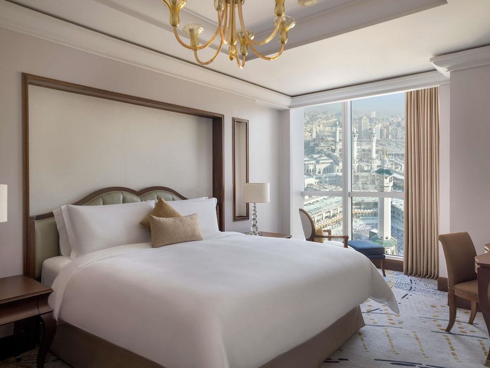 Deluxe Suite, 1 Bedroom (Partial Kaaba View)