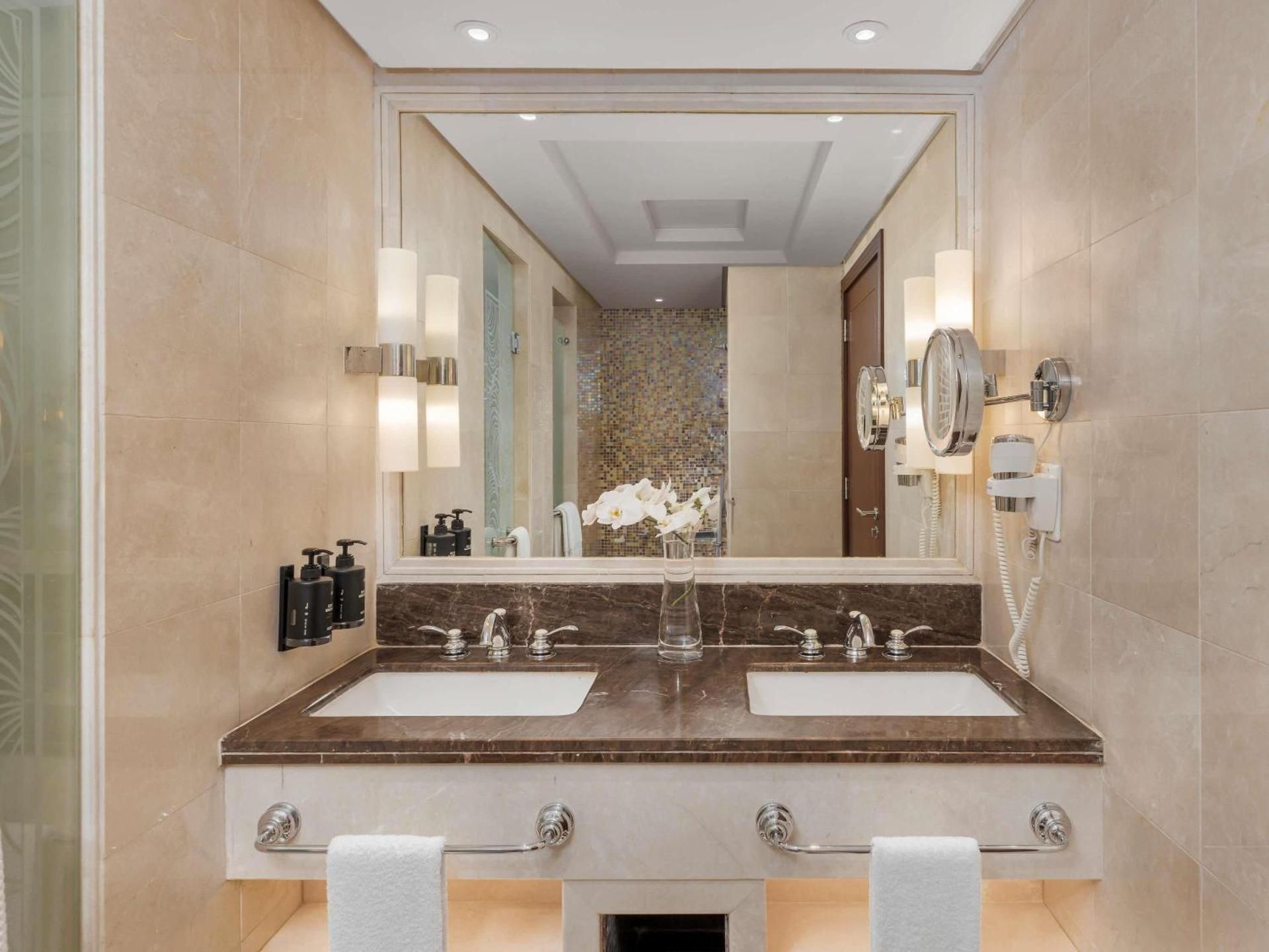 Signature Suite City