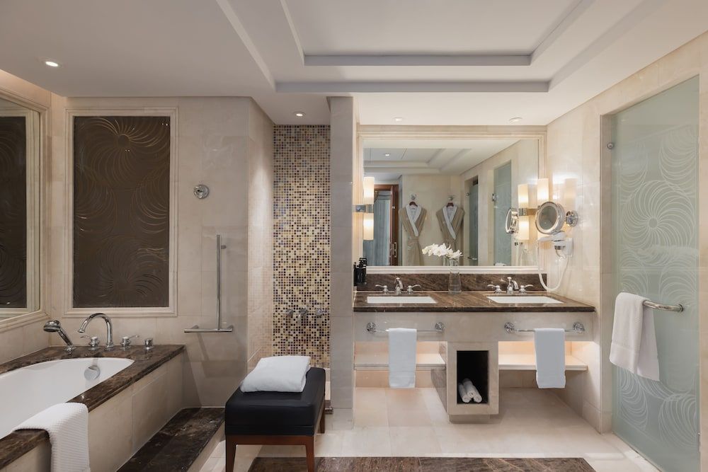 Signature Suite, 1 Bedroom (Partial Kaaba View)