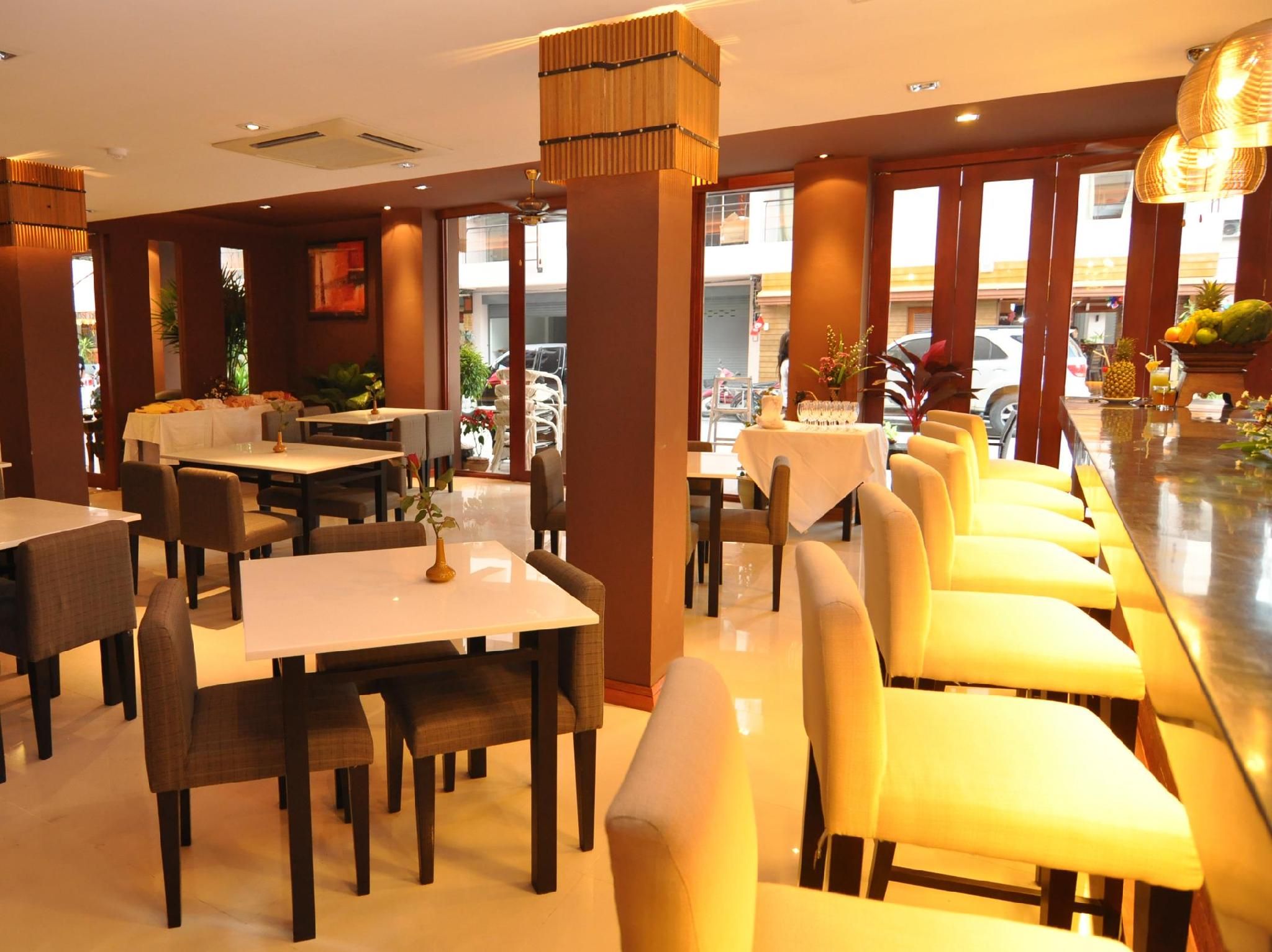 undefined Hemingway's Hotel 7