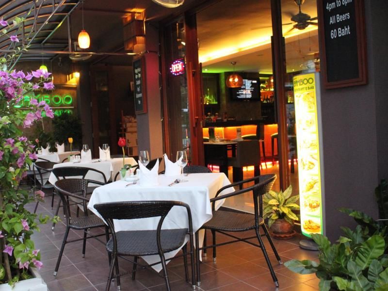 undefined Hemingway's Hotel 10