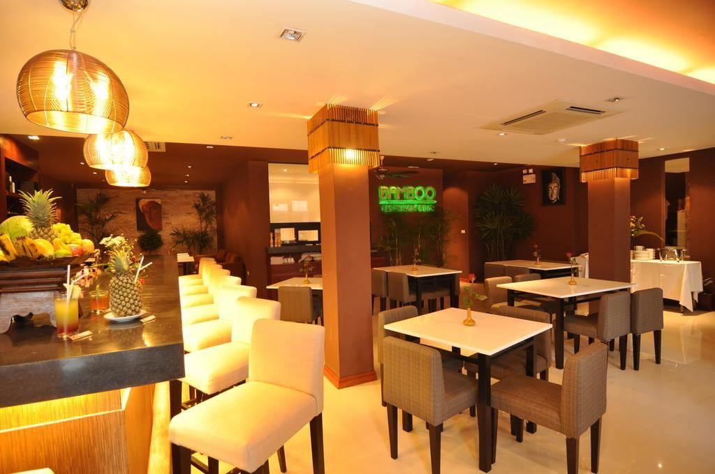 undefined Hemingway's Hotel 9