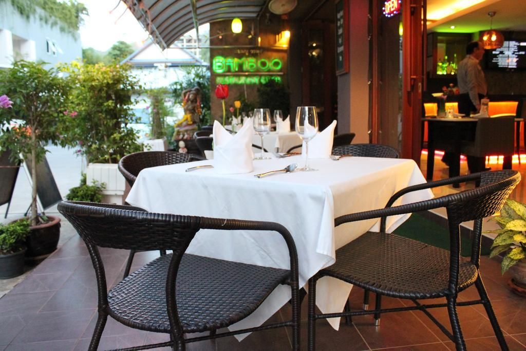 undefined Hemingway's Hotel 8