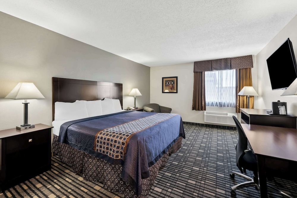 Standard Room, 1 Queen Bed, Non Smoking, Kitchenette