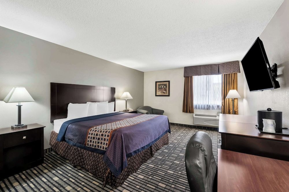 Standard Room, 1 King Bed, Non Smoking, Refrigerator & Microwave