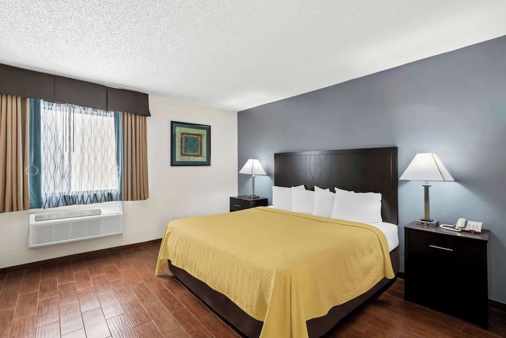 Suite, 1 King Bed, Accessible, Bathtub (with Sofabed)