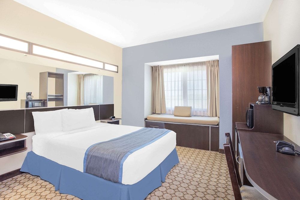 Standard Room, 1 Queen Bed