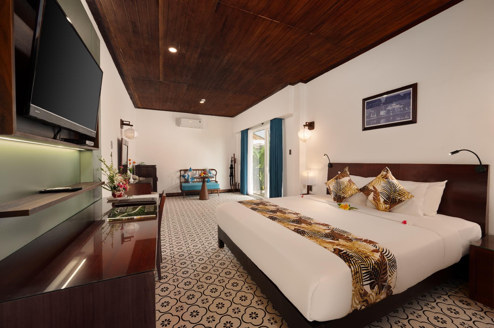 undefined Vinh Hung Riverside Resort