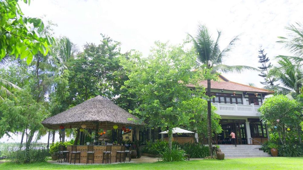 undefined Vinh Hung Riverside Resort & Spa 4