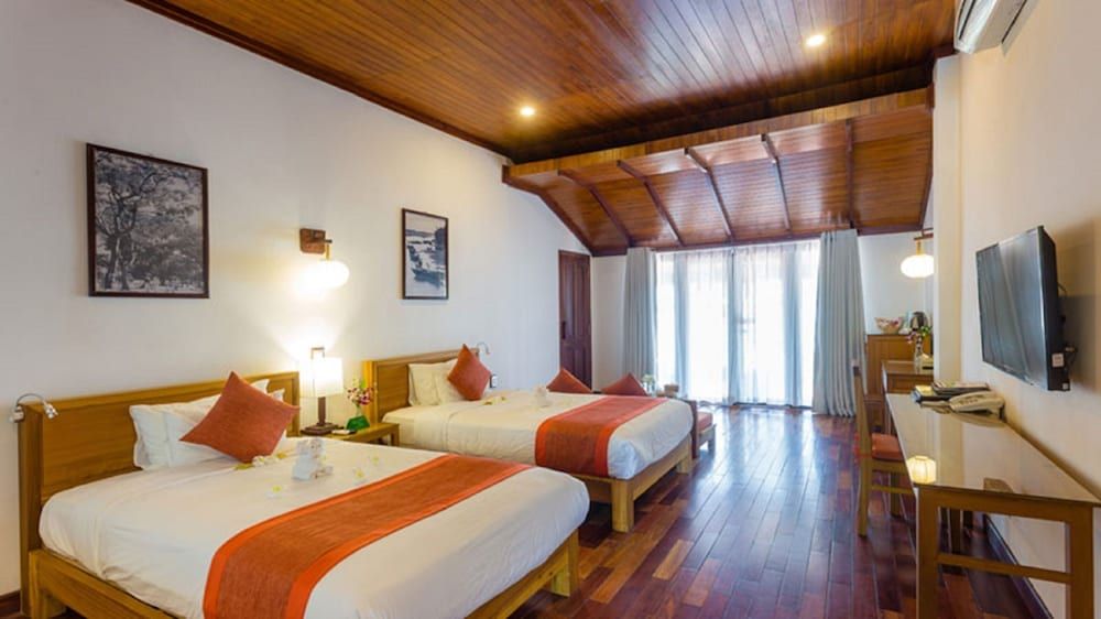 undefined Vinh Hung Riverside Resort & Spa