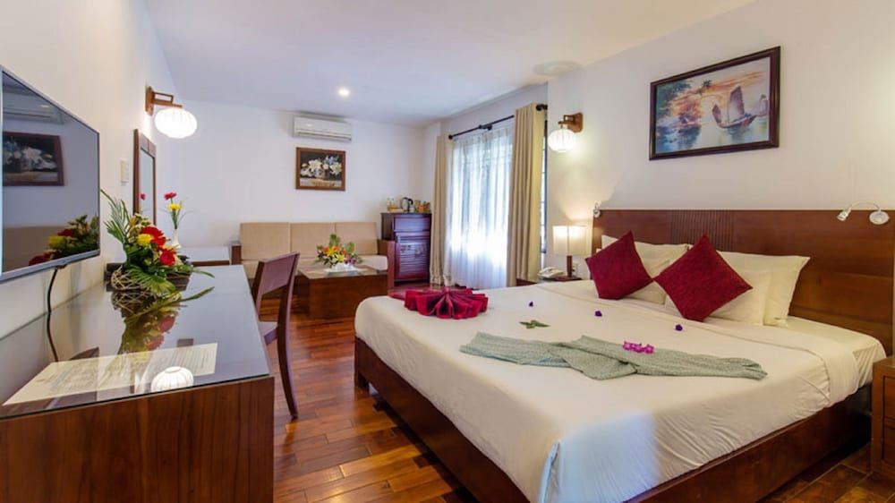 undefined Vinh Hung Riverside Resort & Spa 2