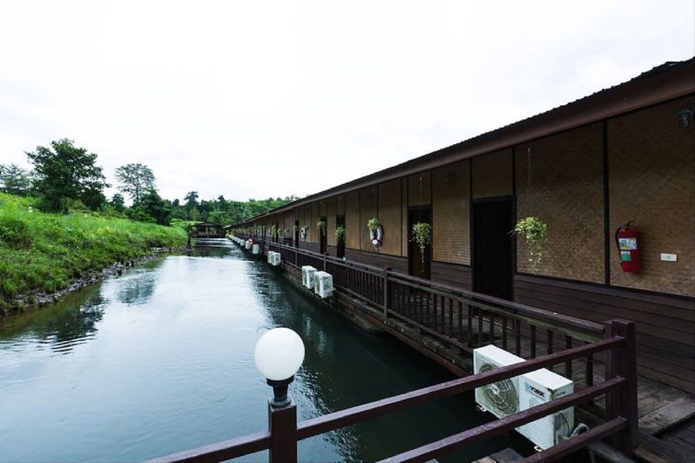 Nakakiri Resort & Spa Floating House (Raft) 7