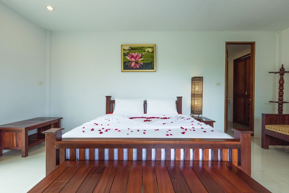 Nakakiri Resort & Spa Deluxe Villa, 1 King Bed, Non Smoking, Pool View 3