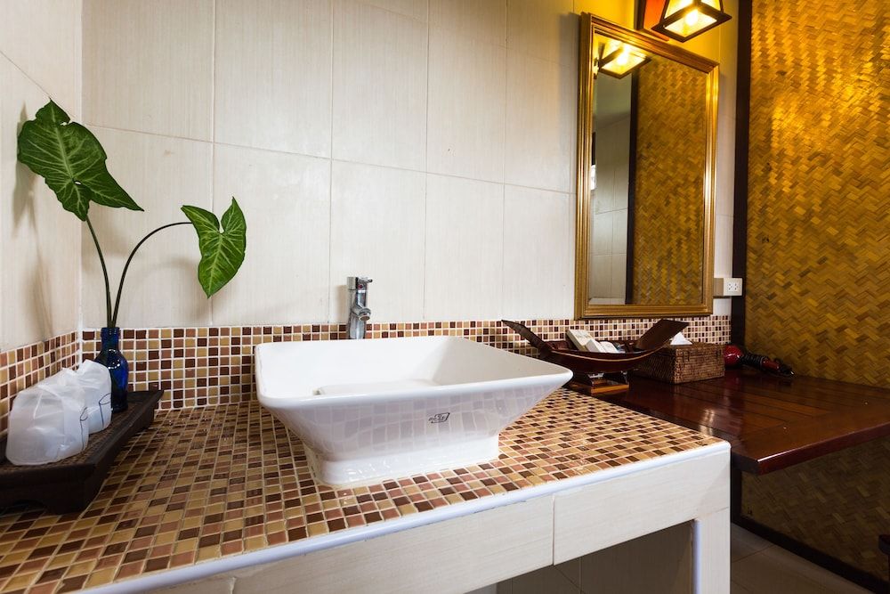 Nakakiri Resort & Spa Deluxe Villa, 1 King Bed, Non Smoking, Pool View 7