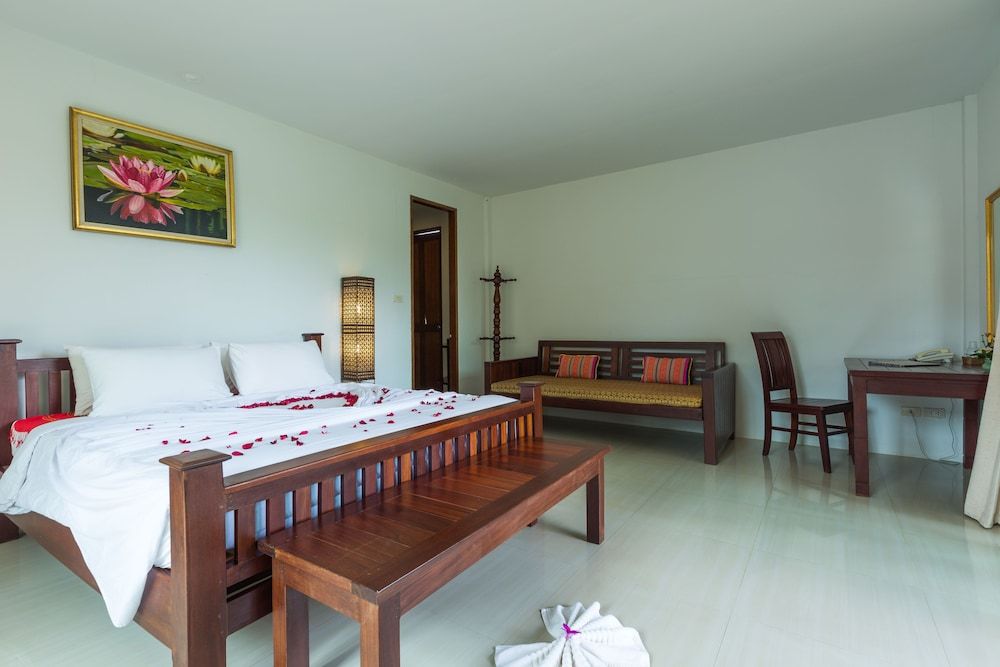 Nakakiri Resort & Spa Deluxe Villa, 1 King Bed, Non Smoking, Pool View 4