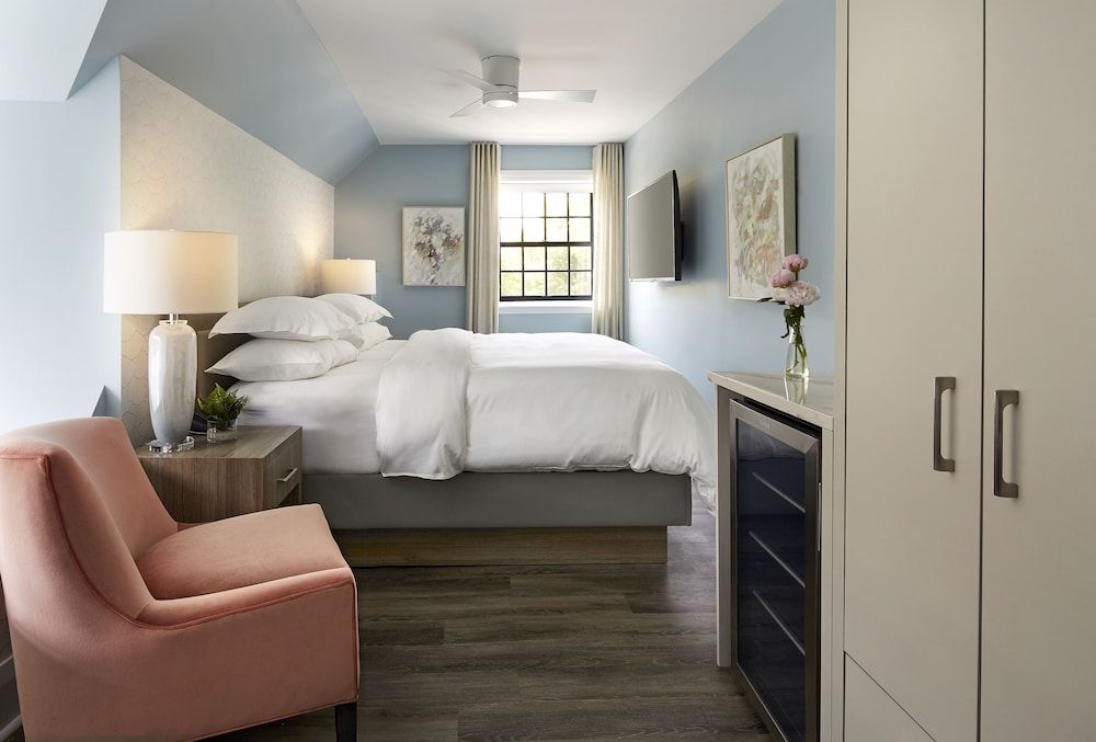 Glenerin Inn Guest Room Junior Queen