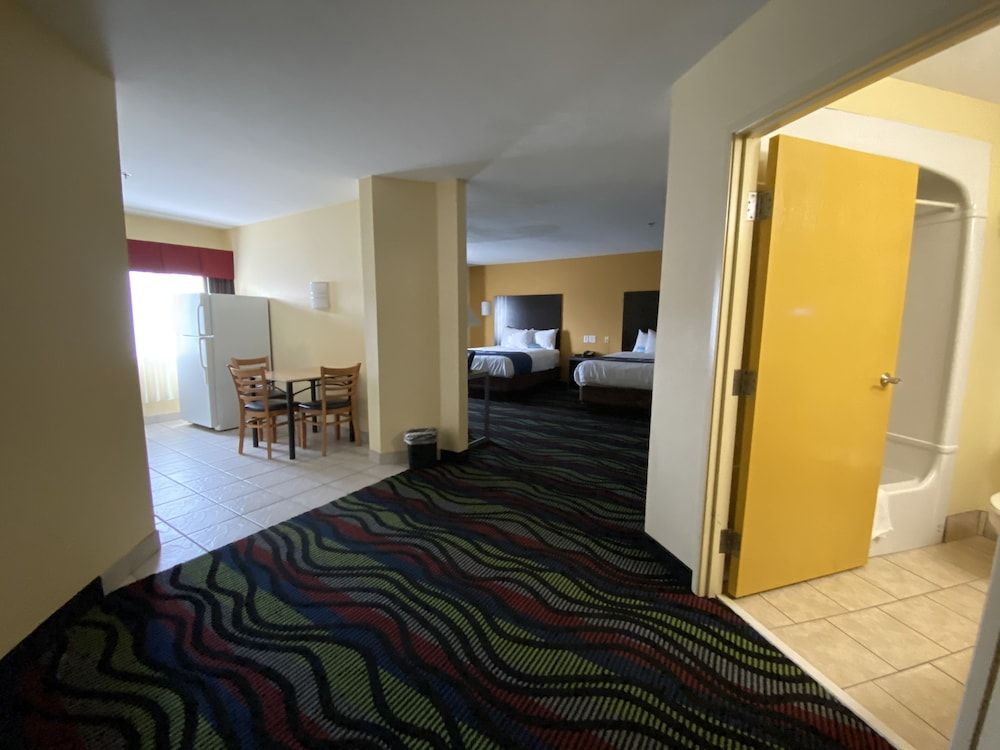 Room, 2 Queen Beds, Non Smoking, Kitchen