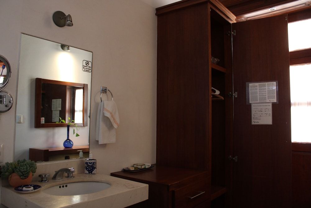 El Serafin Hotel Boutique Master Suite with Balcony 6