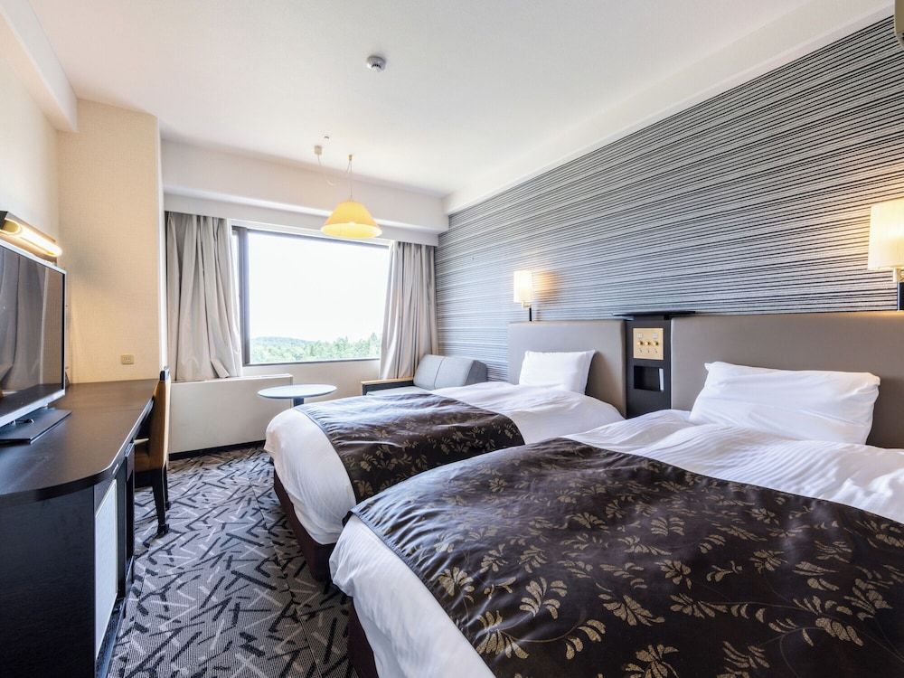 Twin Room, Smoking