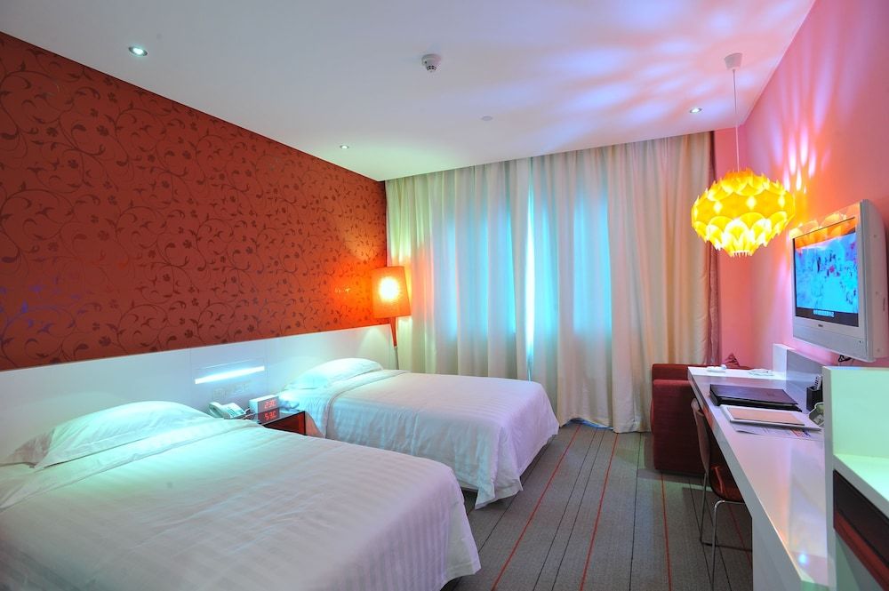 Otique Aqua Hotel Shenzhen Premium Twin Room 5