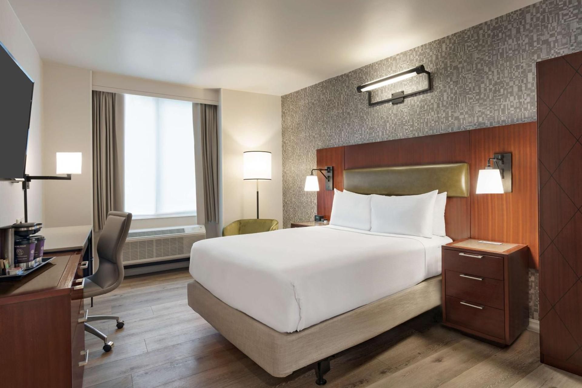 1 FULL BED MOBILITY/HEARING ACCESS RI SHOWER