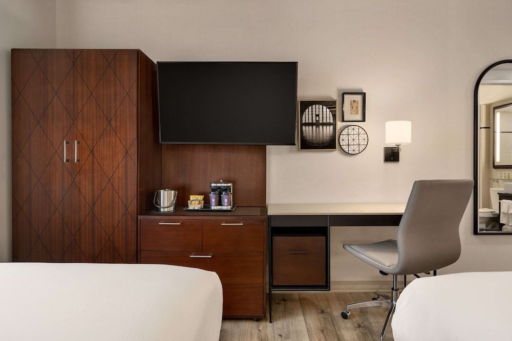 undefined DoubleTree by Hilton New York Downtown 6